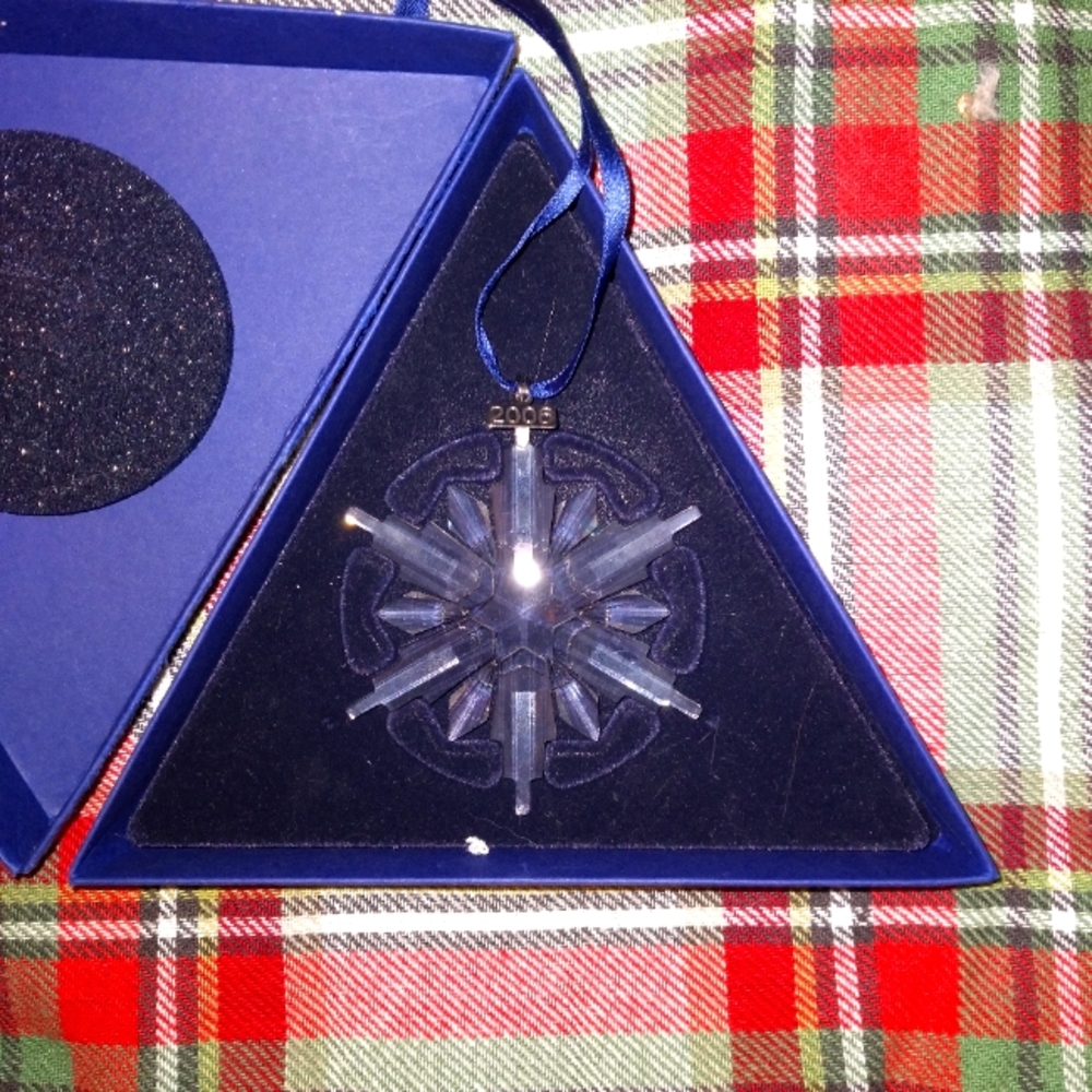 2006 Swarovski Crystal Snowflake Christmas Ornament - Picture 1 of 4